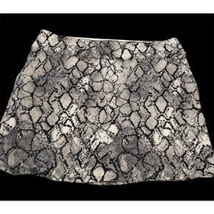 coral bay Ladies Sz XL Tennis Golf pickleball ￼skort Stretch pull on snake print
